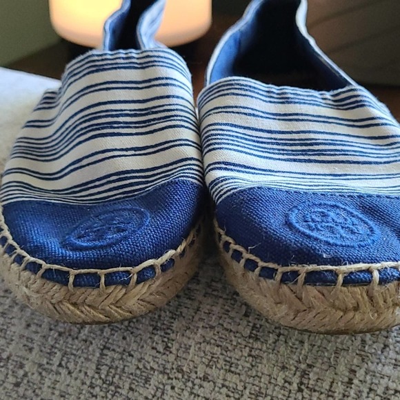 Tory Burch espadrille flat. Blue and cream - Picture 2 of 4